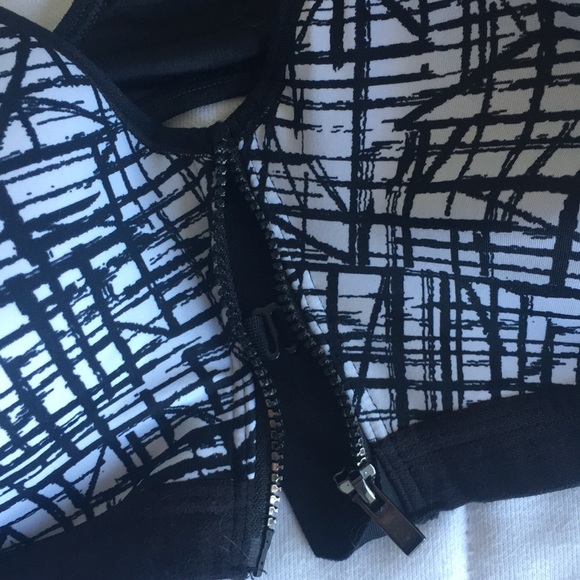 Maidenform Sports Bra - Picture 3 of 4